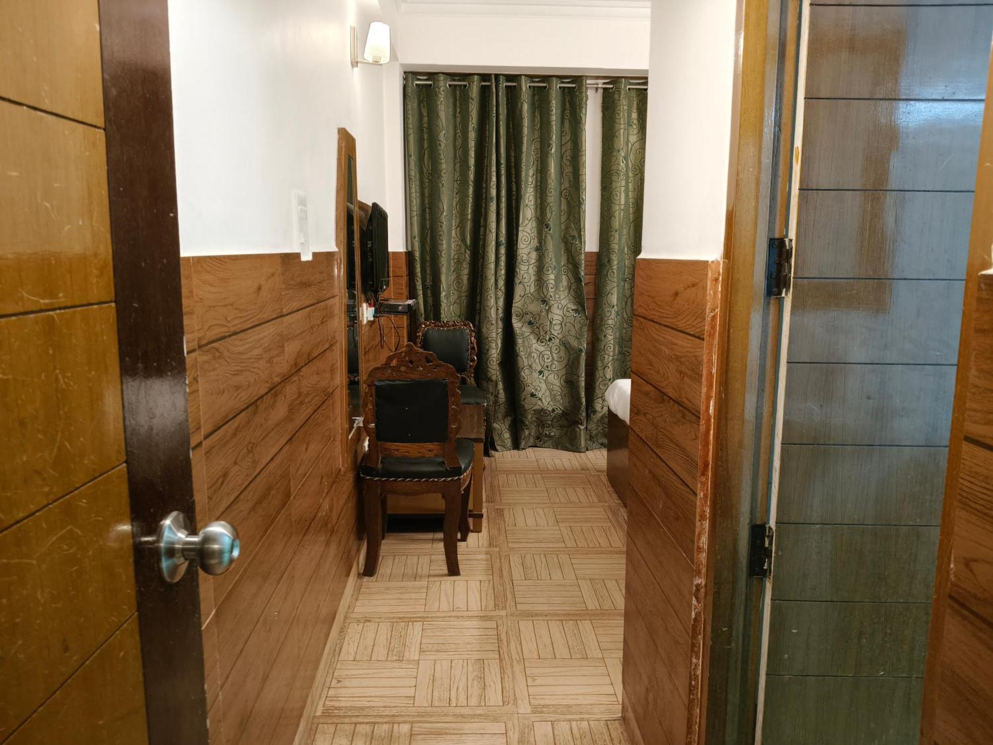 Hotel Kailash Residency Dehradun Esterno foto