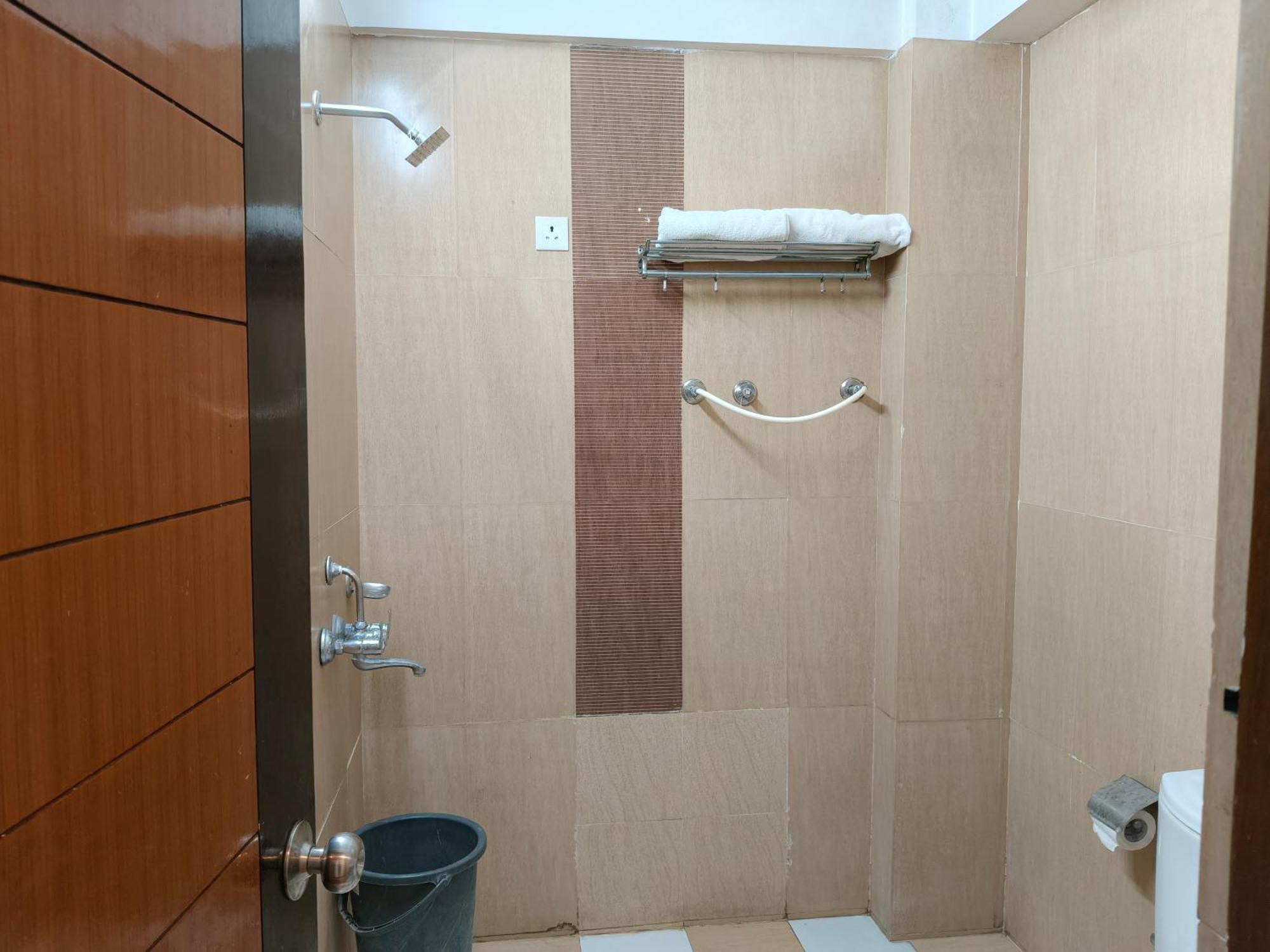 Hotel Kailash Residency Dehradun Esterno foto