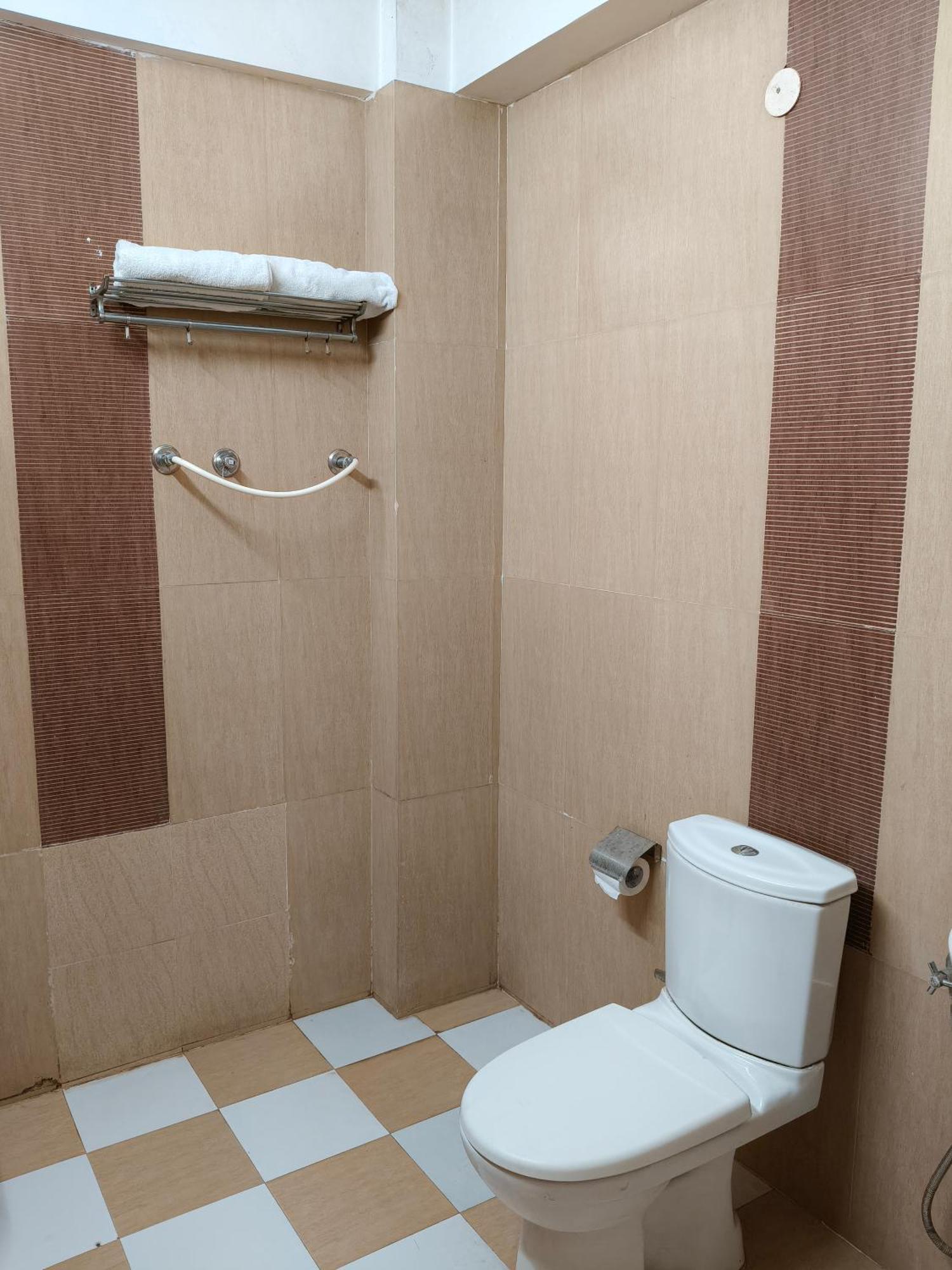 Hotel Kailash Residency Dehradun Esterno foto